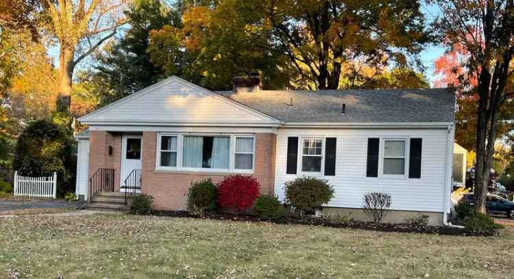 Single-family house For Sale in 165, Garfield Avenue, North Haven, Connecticut