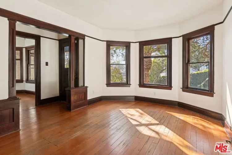 Single-family house For Sale in 2261, Duane Street, Los Angeles, California