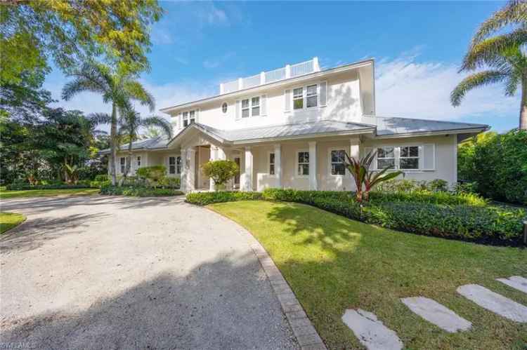 Single-family house For Sale in 661, 6th Avenue North, Naples, Florida