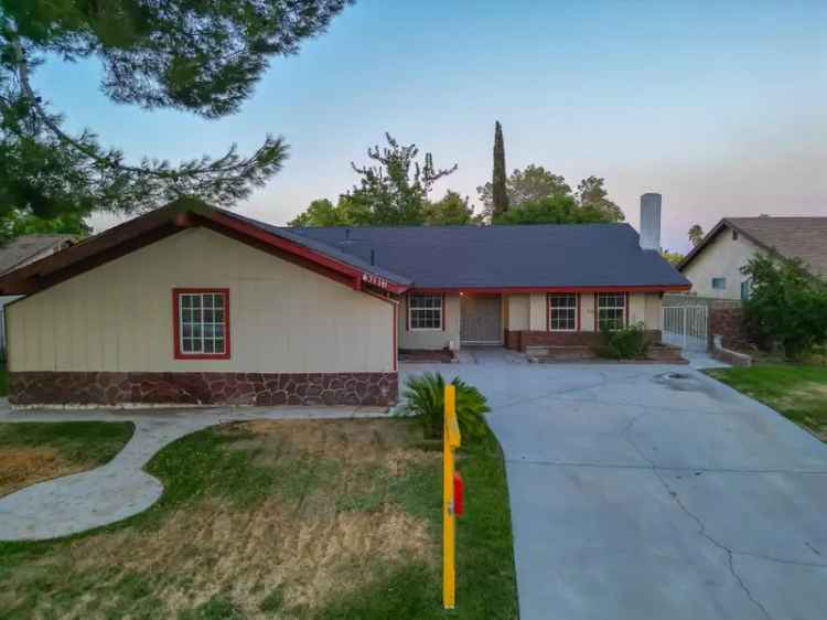 Single-family house For Sale in Lancaster, California