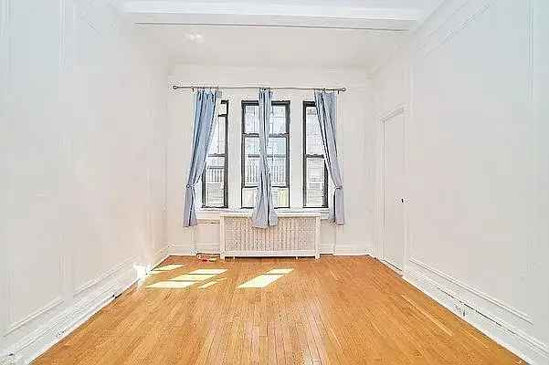 Bright Studio Apartment for Rent in Randolph House