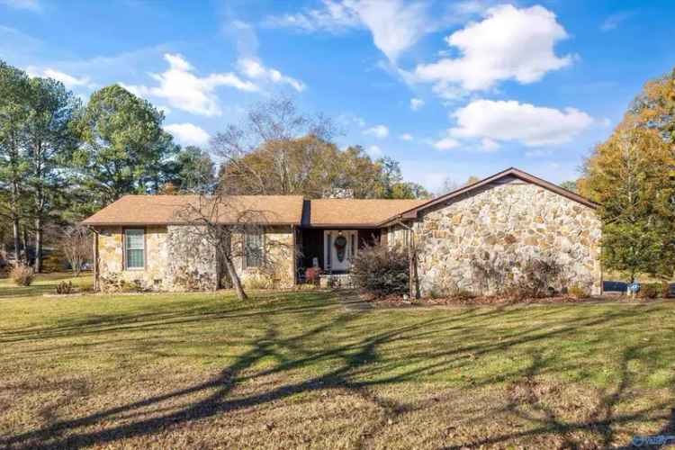 Single-family house For Sale in Athens, Alabama