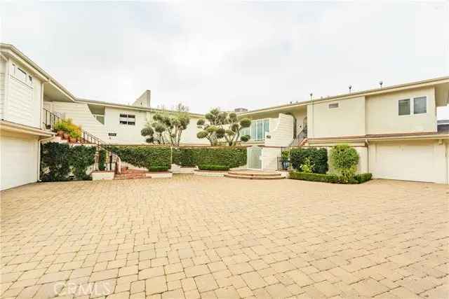 Single-family house For Sale in Newport Beach, California