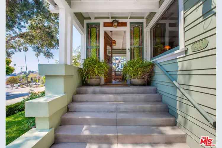 Single-family house For Sale in 2607, 6th Street, Santa Monica, California