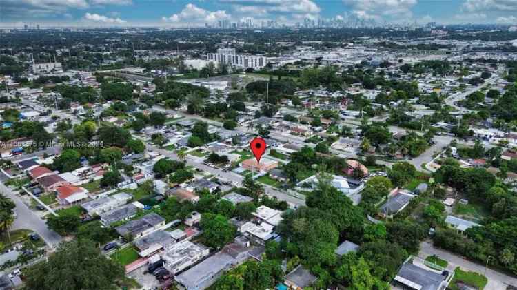 Single-family house For Sale in 3060, Northwest 88th Street, Hialeah, Florida