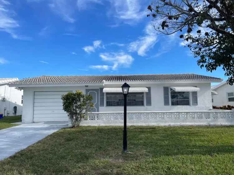 Single-family house For Sale in 1912, Southwest 18th Street, Boynton Beach, Florida