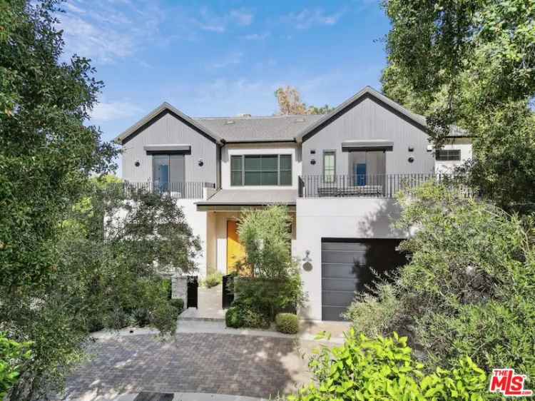 Single-family house For Sale in 17107, Rancho Street, Los Angeles, California