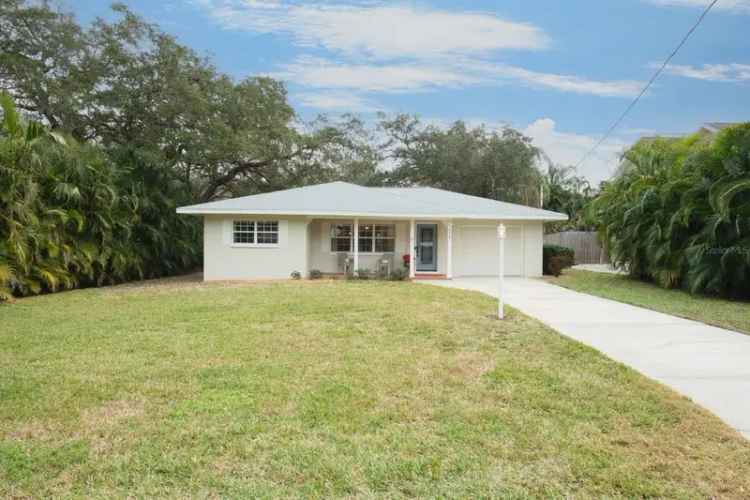 Single-family house For Sale in Palm Harbor, Florida