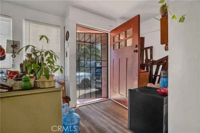 Single-family house For Sale in Los Angeles, California