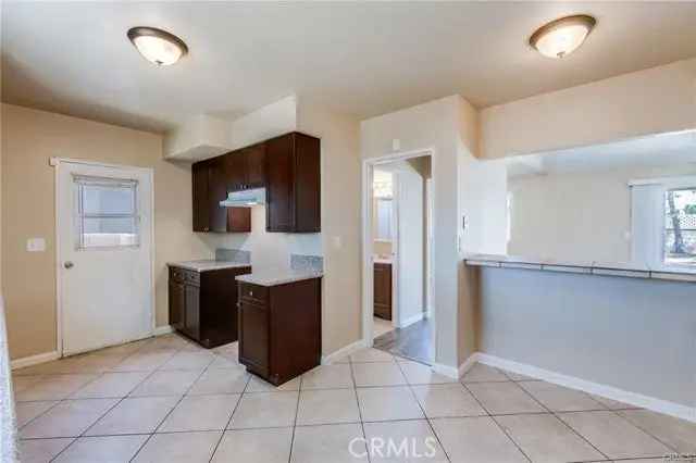 Single-family house For Sale in 1229, East Avenue J12, Lancaster, California