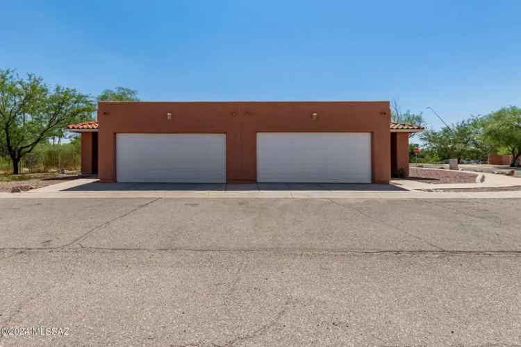 Multi-family house For Sale in 9040, East Spanyard Court, Tucson, Arizona