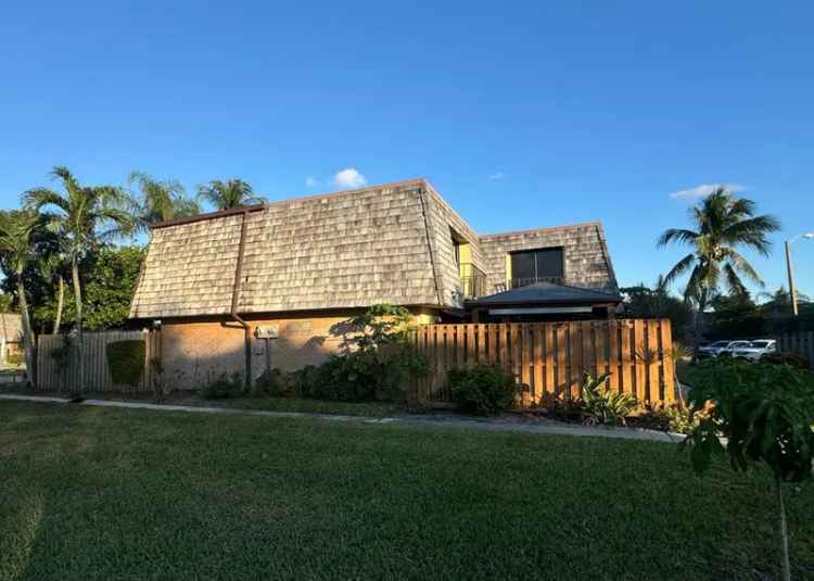 House For Sale in 361, Lake Arbor Drive, Palm Springs, Florida