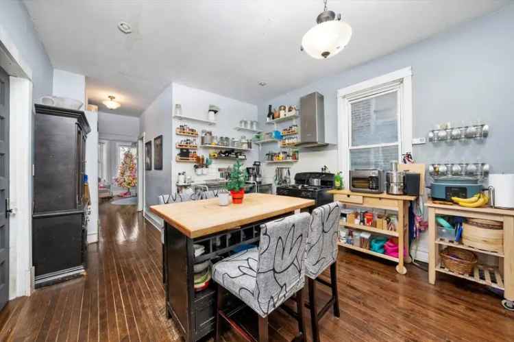 Multi-family house For Sale in 3250, North Central Park Avenue, Chicago, Illinois