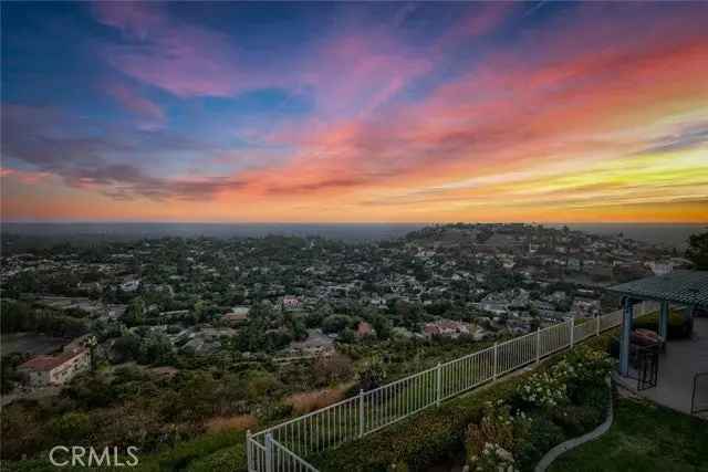 Single-family house For Sale in 5701, East Rocking Horse Way, Orange, California