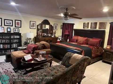 Single-family house For Sale in Greenacres, Florida