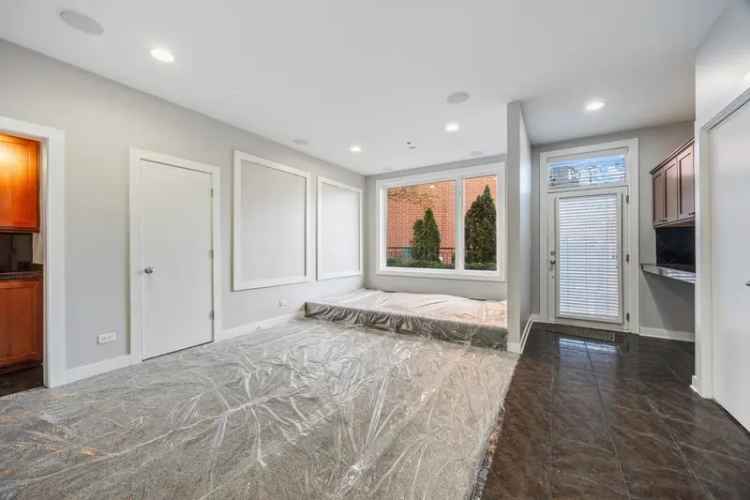 Condo For Sale in 2864, North Riverwalk Drive, Chicago, Illinois