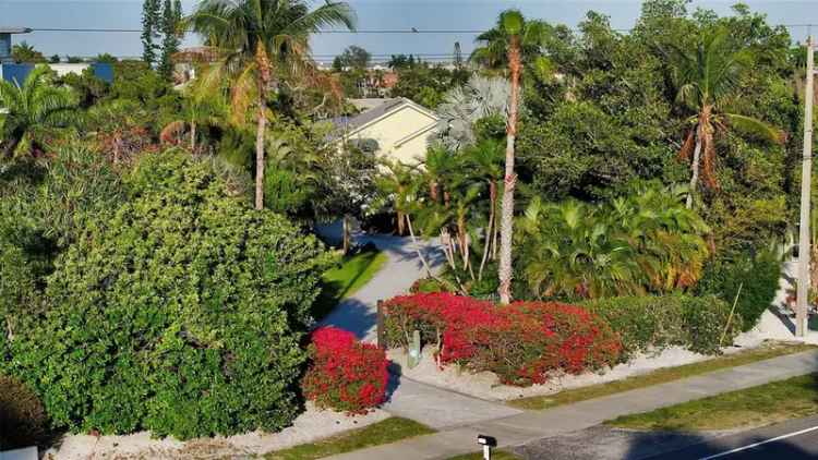 Single-family house For Sale in Longboat Key, Florida