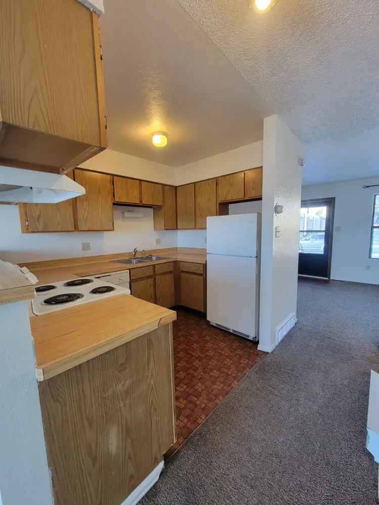 3 Bedroom 2 Bathroom Condo for Rent - Immediate Occupancy