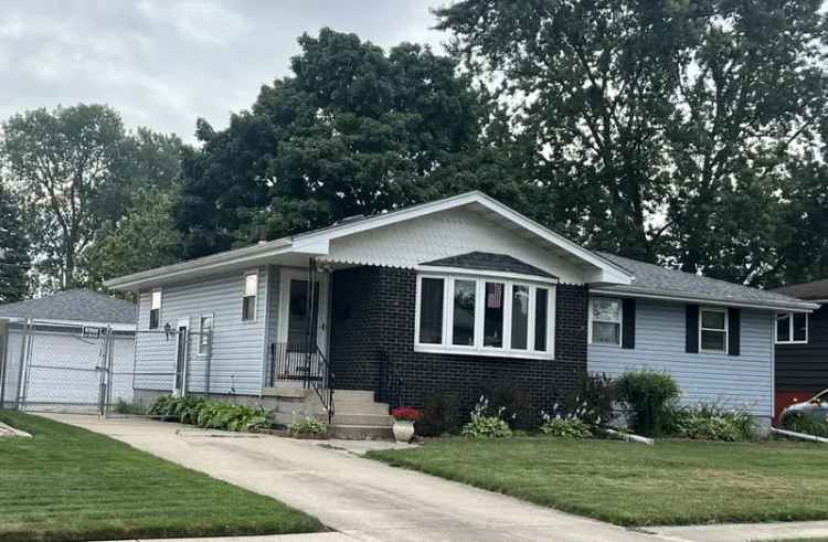 Single-family house For Sale in 9225, Prairie Avenue, Highland, Indiana