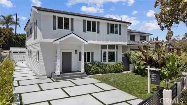 Single-family house For Sale in 4347, Clybourn Avenue, Los Angeles, California