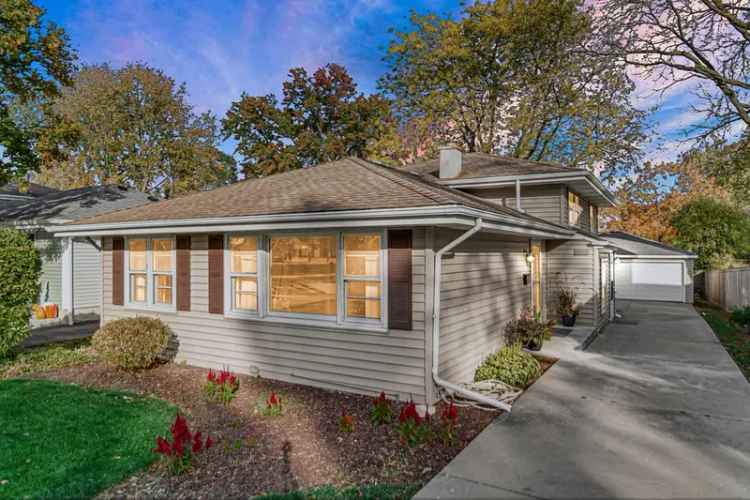 Single-family house For Sale in 4417, Prospect Avenue, Downers Grove, Illinois