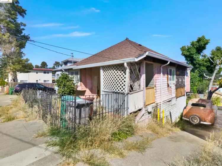 Single-family house For Sale in 2658, 25th Avenue, Oakland, California