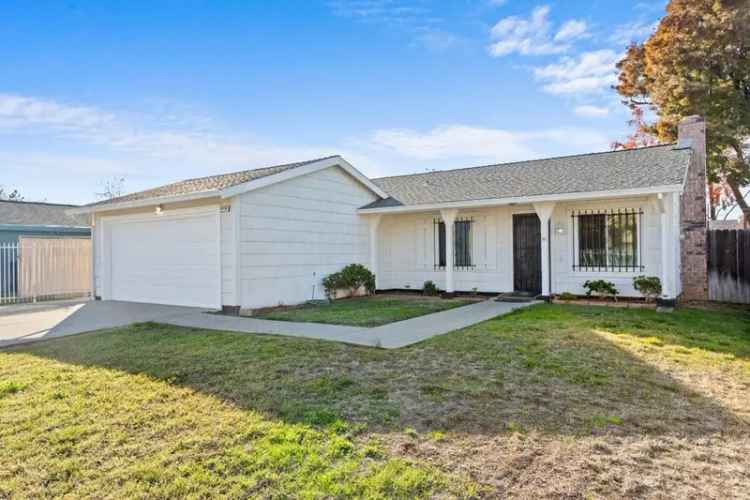 Single-family house For Sale in 5718, 66th Street, Sacramento, California