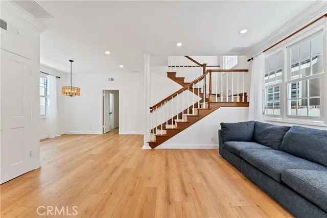 Single-family house For Sale in 214, Sapphire Avenue, Newport Beach, California