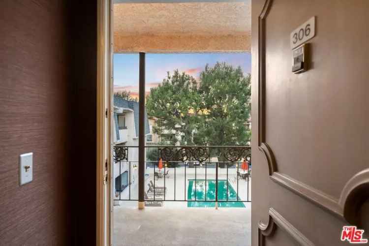 Condo For Sale in 4700, Natick Avenue, Los Angeles, California