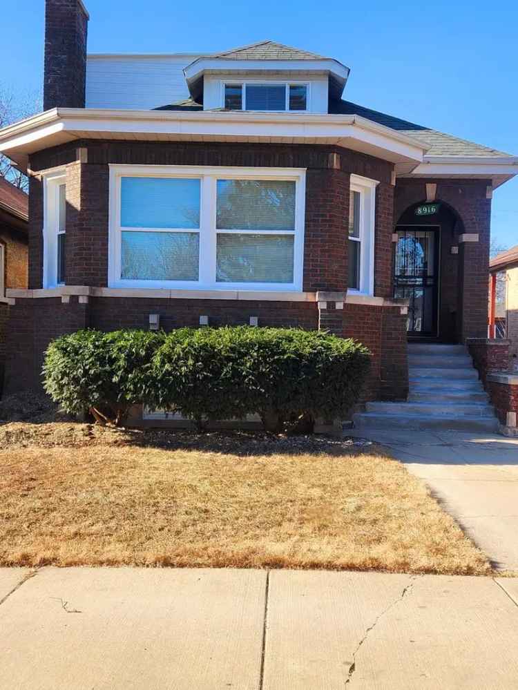 Single-family house For Sale in 8916, South Throop Street, Chicago, Illinois