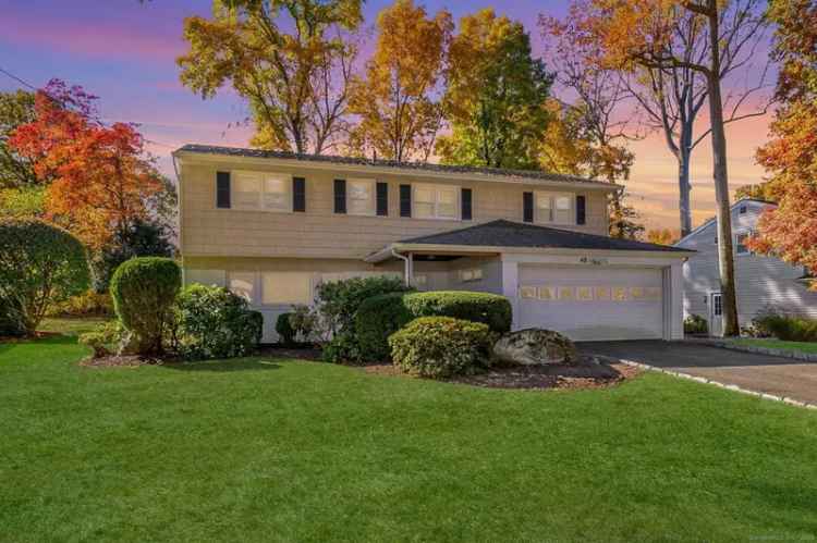 Single-family house For Sale in 48, Fawn Drive, Stamford, Connecticut