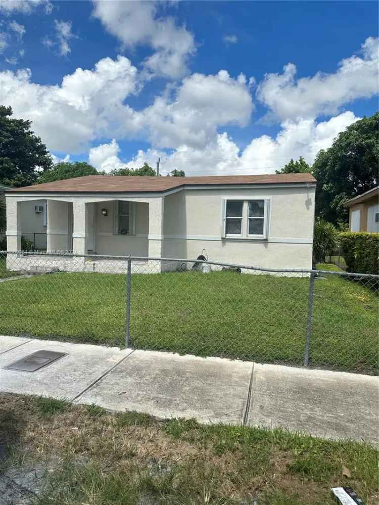 Single-family house For Sale in 1819, Northwest 57th Street, Miami, Florida