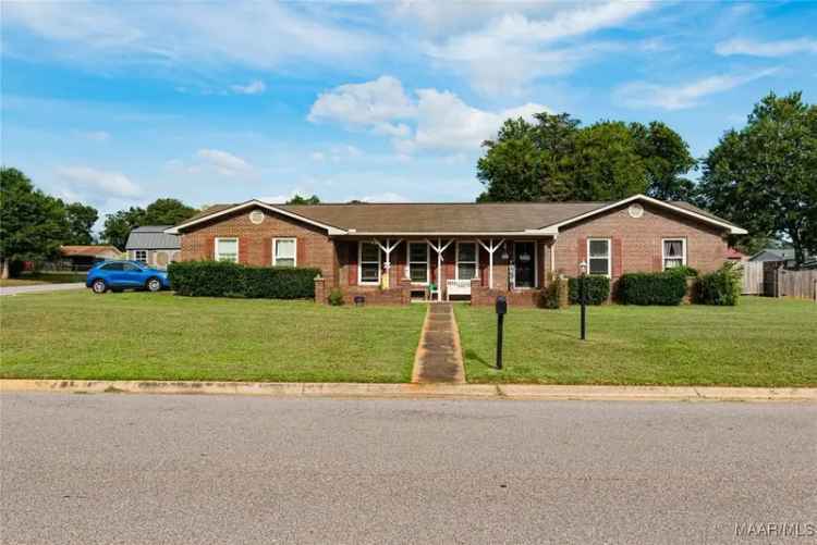 Single-family house For Sale in Enterprise, Alabama