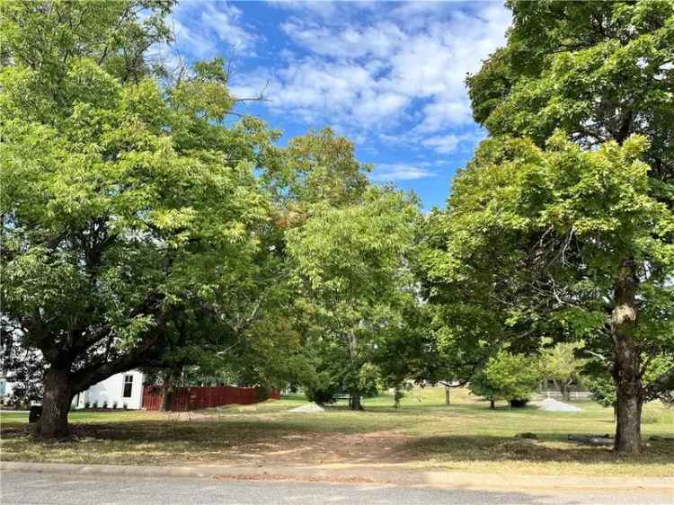 Land For Sale in Fayetteville, Arkansas