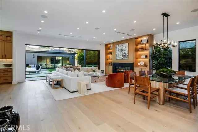 Single-family house For Sale in 13602, Morrison Street, Los Angeles, California