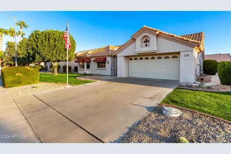 Single-family house For Sale in 14105, West Sky Hawk Drive, Sun City West, Arizona