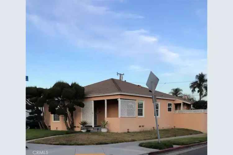 Single-family house For Sale in 6100, Lime Avenue, Long Beach, California