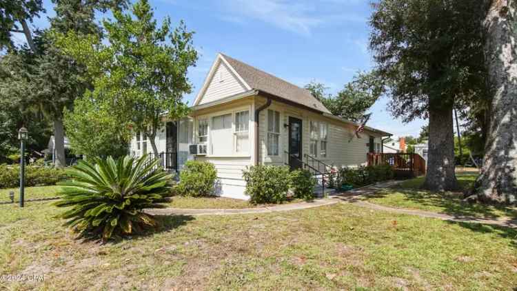 Single-family house For Sale in 321, East 1st Court, Panama City, Florida