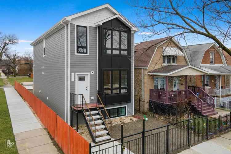 Single-family house For Sale in 1100, North Kedvale Avenue, Chicago, Illinois