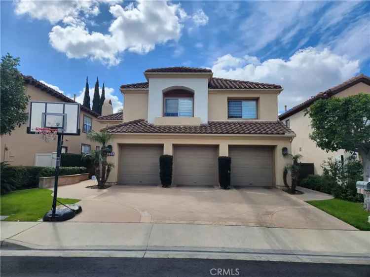 Single-family house For Sale in 2226, McCharles Drive, Tustin, California