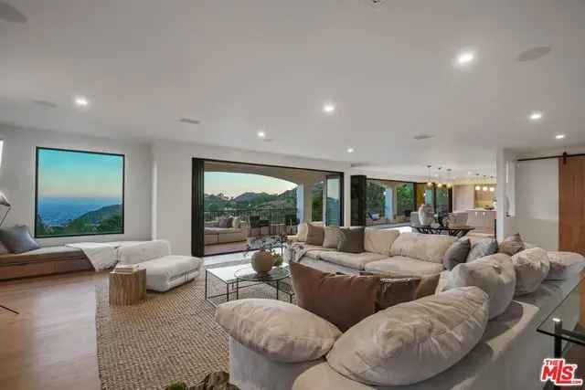 Single-family house For Sale in 7212, Mulholland Drive, Los Angeles, California