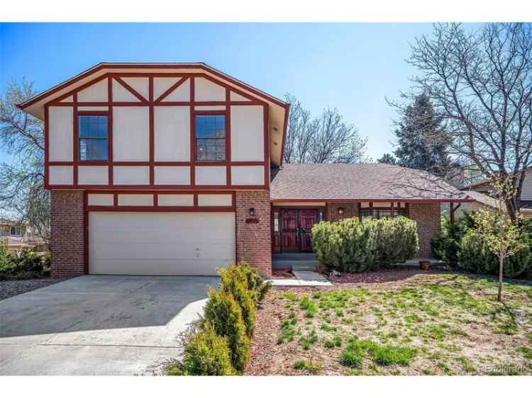 Single-family house For Sale in Centennial, Colorado