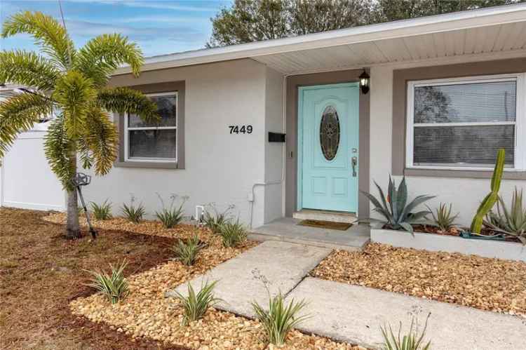 Single-family house For Sale in 7449, 16th Street North, Saint Petersburg, Florida