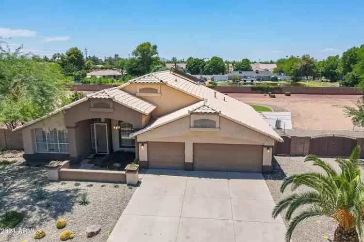 Single-family house For Sale in 335, South Red Rock Street, Gilbert, Arizona