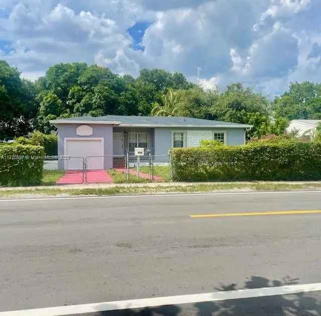 Single-family house For Sale in 1525, Northeast 149th Street, North Miami, Florida