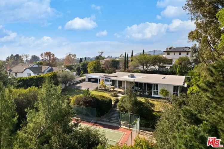 Single-family house For Sale in 720, North Bonhill Road, Los Angeles, California