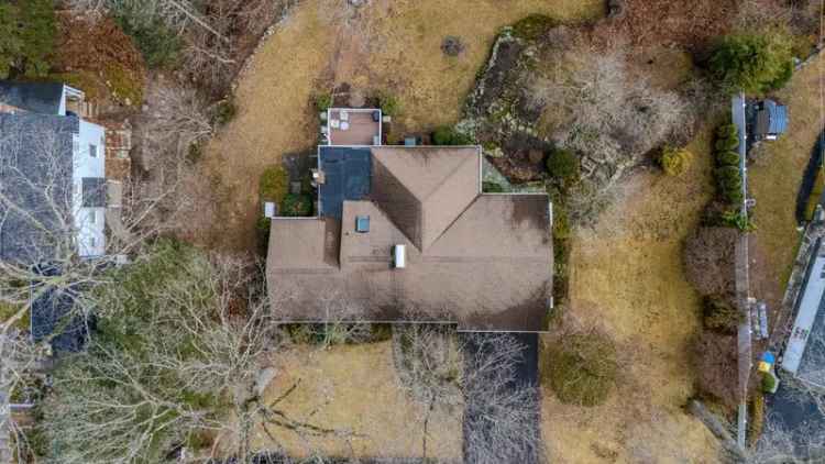 Single-family house For Sale in 166, Gaylord Drive, Waterbury, Connecticut