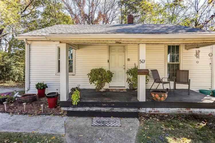 Single-family house For Sale in 301, Lampert Street, Alton, Illinois