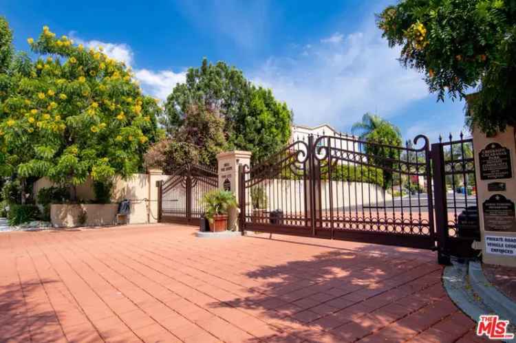 House For Sale in Calabasas, California