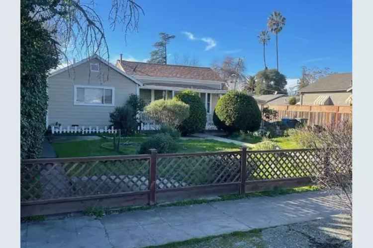 Single-family house For Sale in 7347, Chestnut Street, Gilroy, California